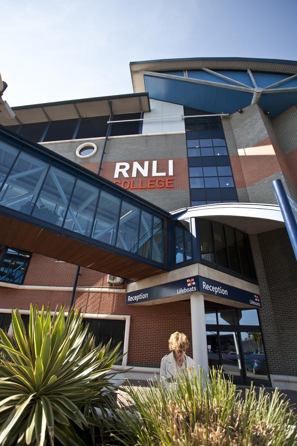 ホテル Rnli カレッジ プール エクステリア 写真