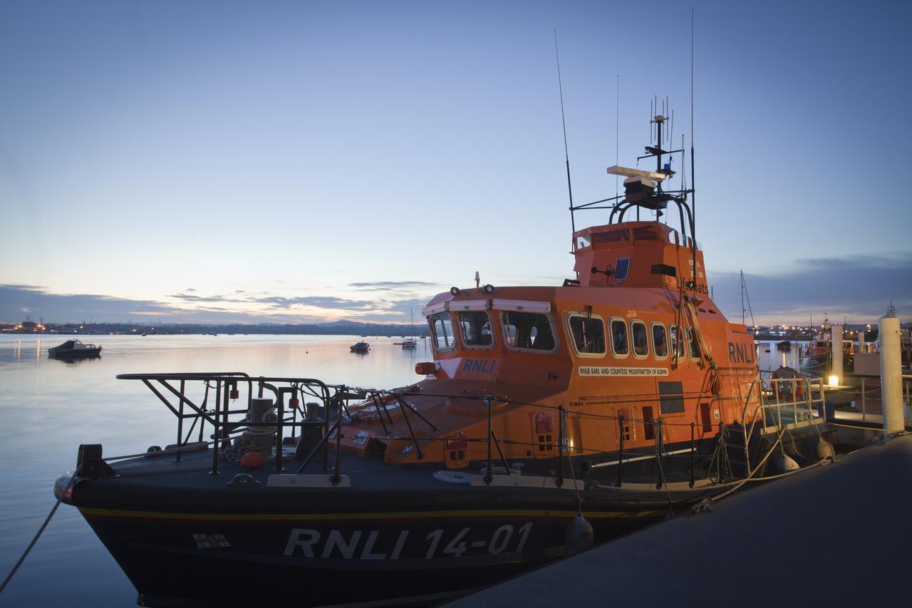 ホテル Rnli カレッジ プール エクステリア 写真