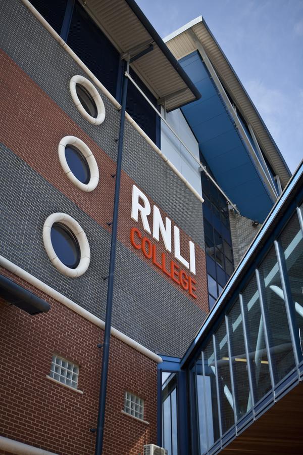ホテル Rnli カレッジ プール エクステリア 写真